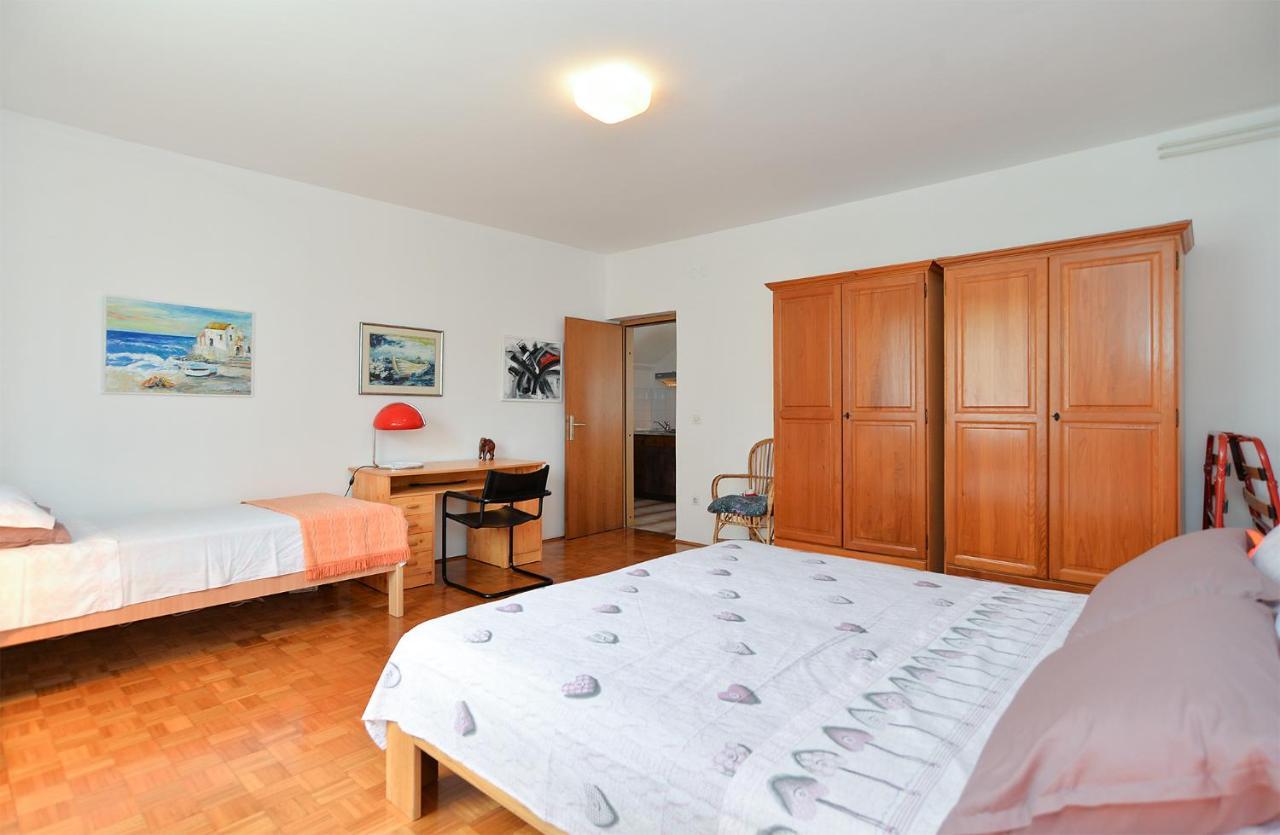 Anton 2083 Apartment Premantura