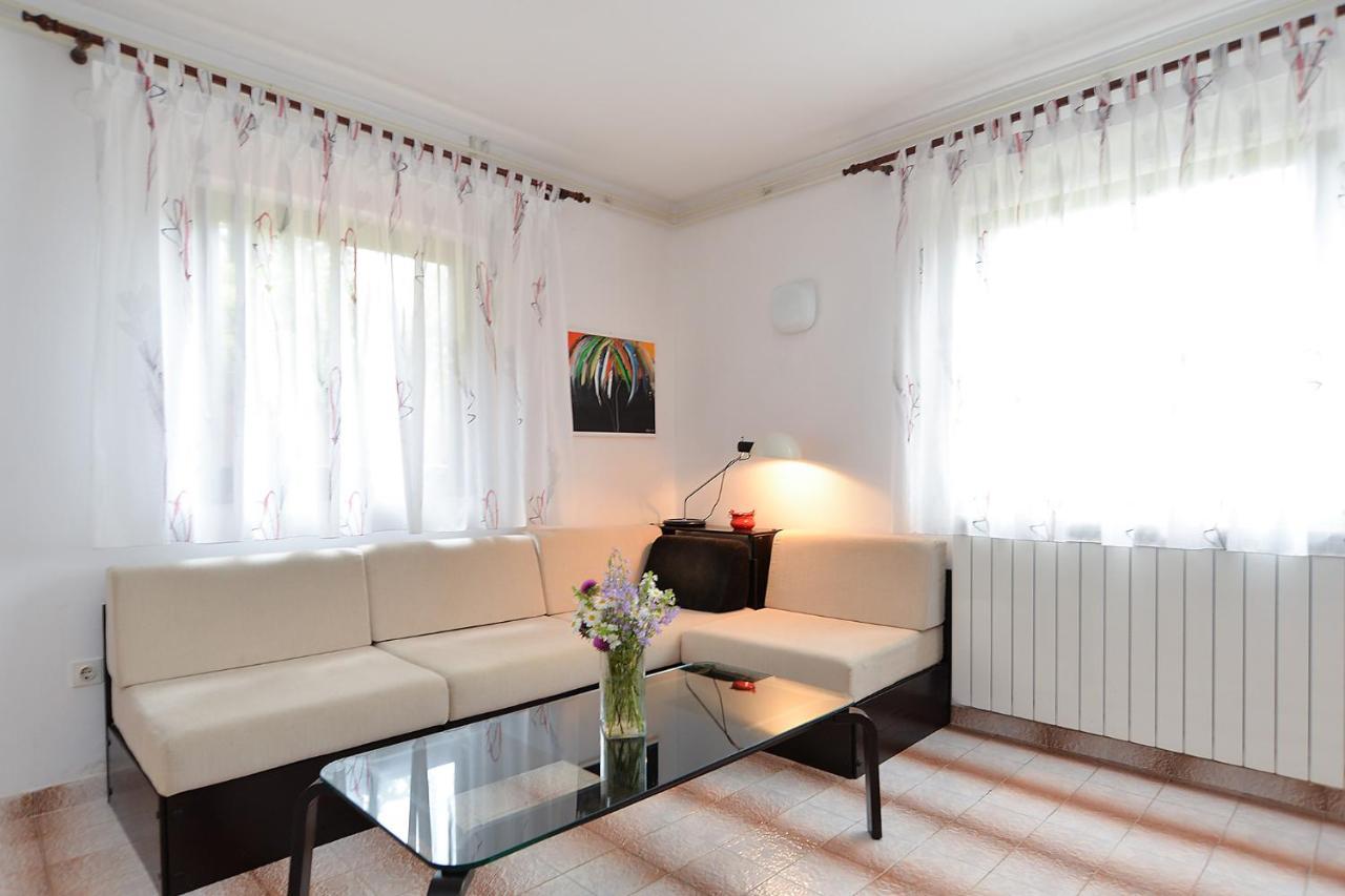 Anton 2083 Apartment *